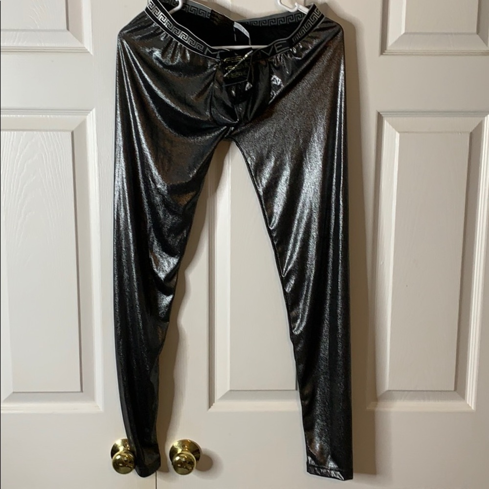 Metallic massive leggings